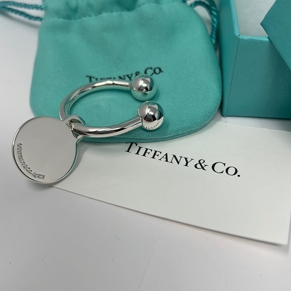 Tiffany & Co Silver Round Tag Key Ring - New with box and bag - Picture 1 of 2